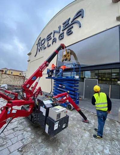 Posa grandi vetrate con MINIGRU 295