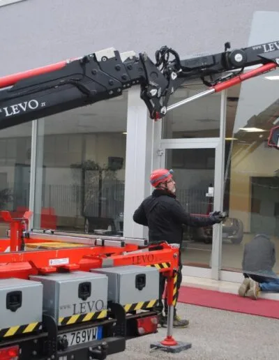 Sostituzione di vetrate con la ventosa KAPPEL DSKEB2 (750 kg)