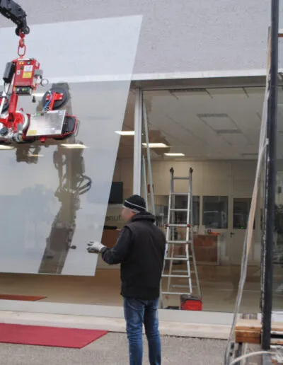 Sostituzione di vetrate con la ventosa KAPPEL DSKEB2 (750 kg)