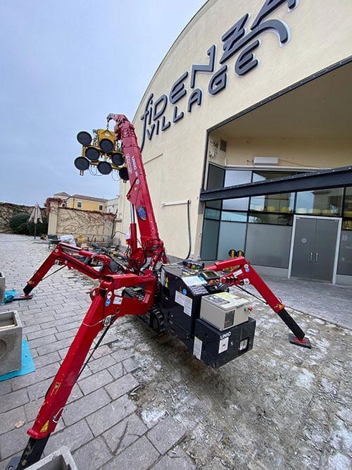 Lavori con operatore 7 Posa grandi vetrate